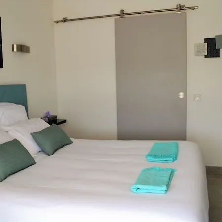 Bed & Breakfast La Terre Des Lauriers 3*